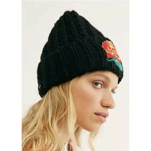 🆕Free People Everything Rosy Beanie Hat, NWT - Picture 2 of 4